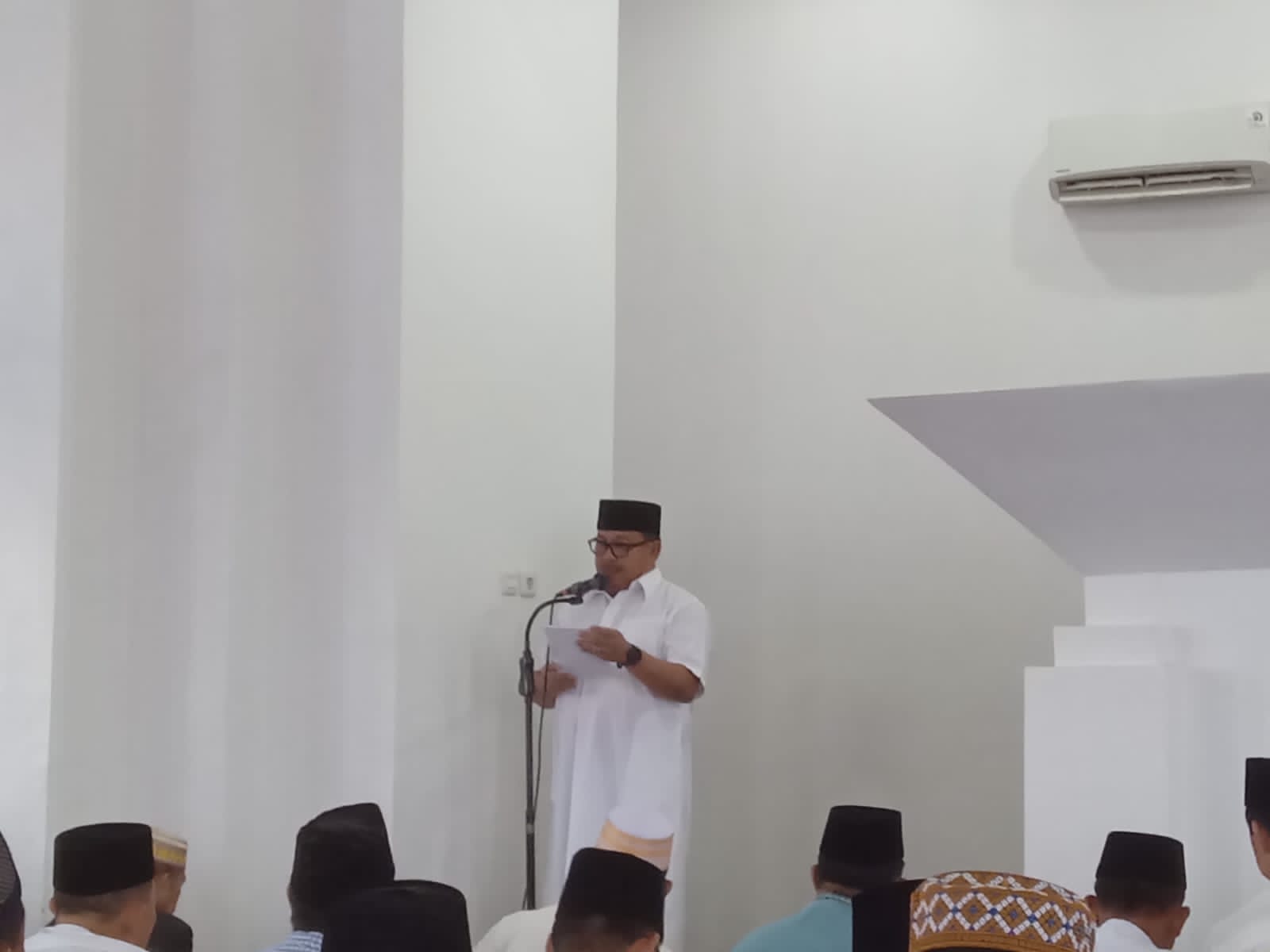 Pj Walikota Bengkulu Tunaikan Shalat Idul Fitri di Masjid Merah Putih