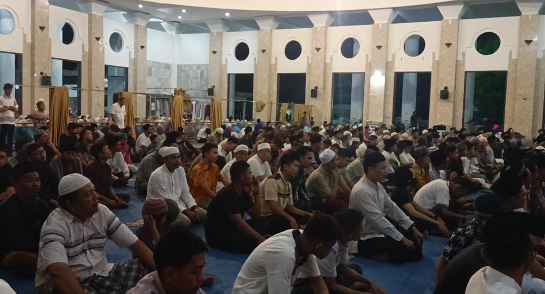 Tarawih Malam Pertama, Ini Wejangan Imam Masjid At-Taqwa 