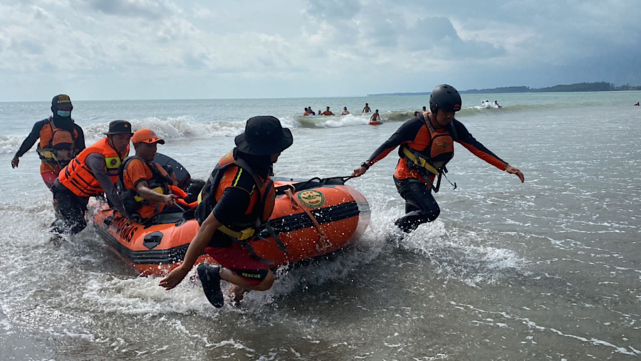 4 Korban Tenggelam di Pantai Zakat Bengkulu Berhasil Diselamatkan