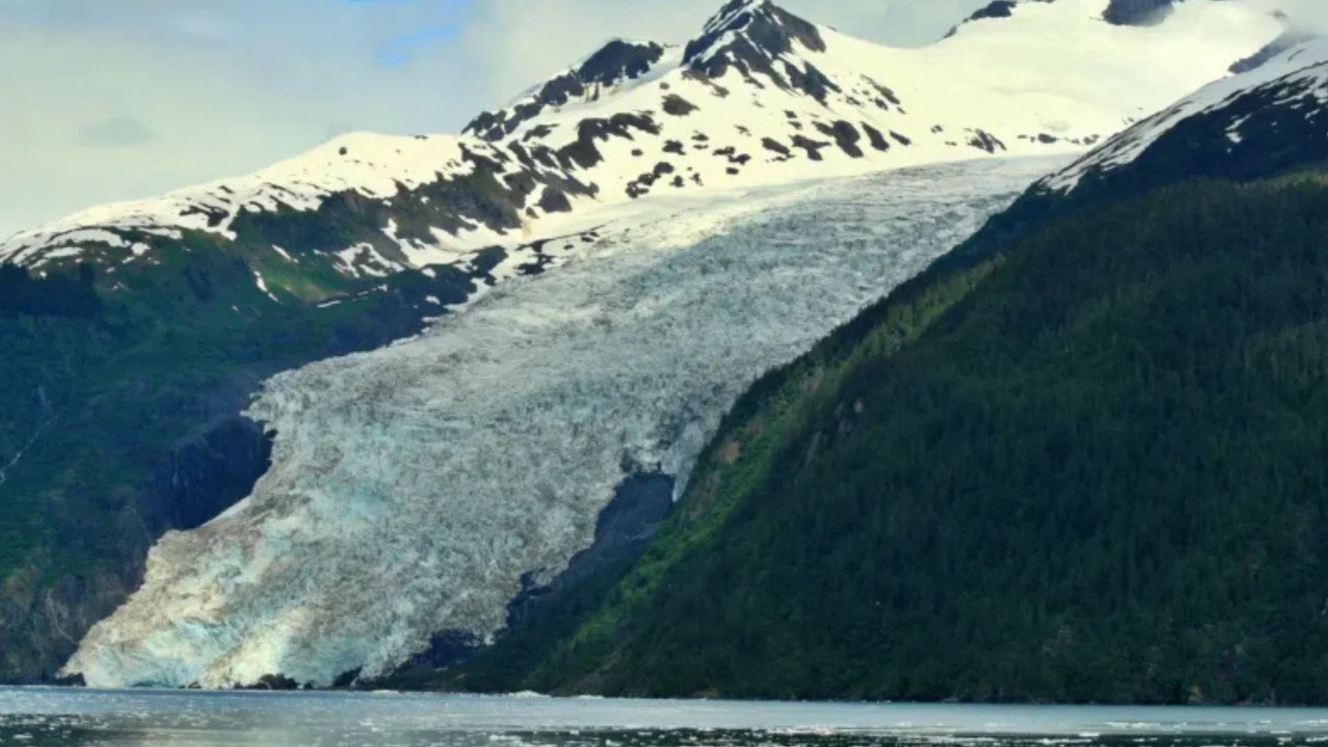 Megatsunami 200 Meter Guncang Greenland, Bumi Bergetar Selama 9 Hari