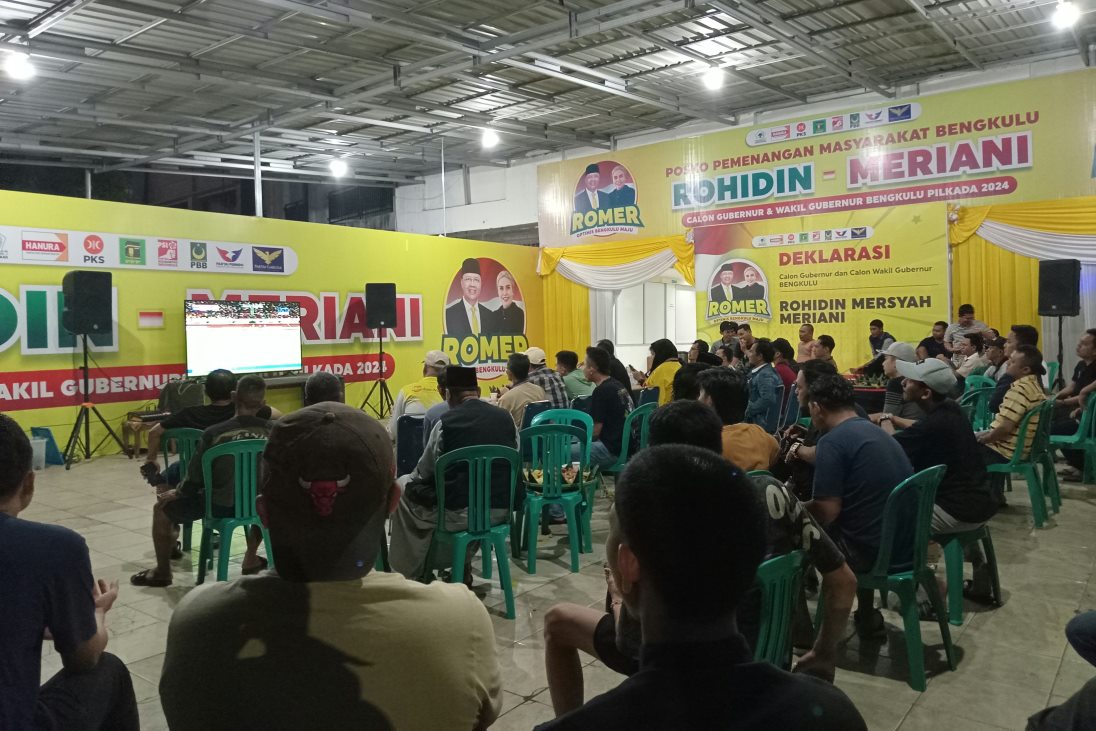 Nobar Timnas Indonesia vs Australia di Posko Kemenangan Rohidin-Meriani Berlangsung Meriah