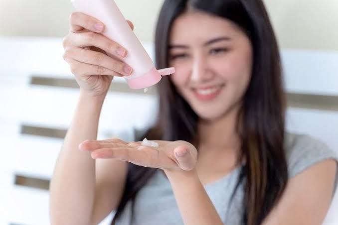 Demi Kesehatan Kulit, Ini 5 Manfaat Memakai Body Lotion Secara Rutin di Pagi Hari