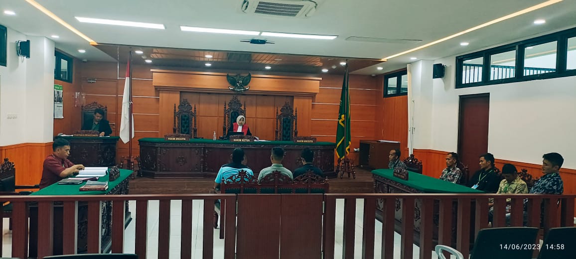 Kasus Pencurian Kelapa Sawit, Hakim PN Mukomuko Putuskan KBM Bersalah, Pelaku Divonis 15 Hari Kurungan