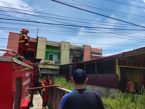 Akibat Puntung Rokok, Lantai 2 Bengkel di Rawa Makmur Terbakar