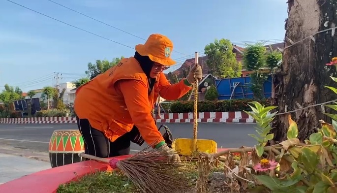 15 Tahun Mengabdi di Jalanan Bengkulu, Fatimah Titip Harapan Kesejahteraan di Momen Hari Buruh