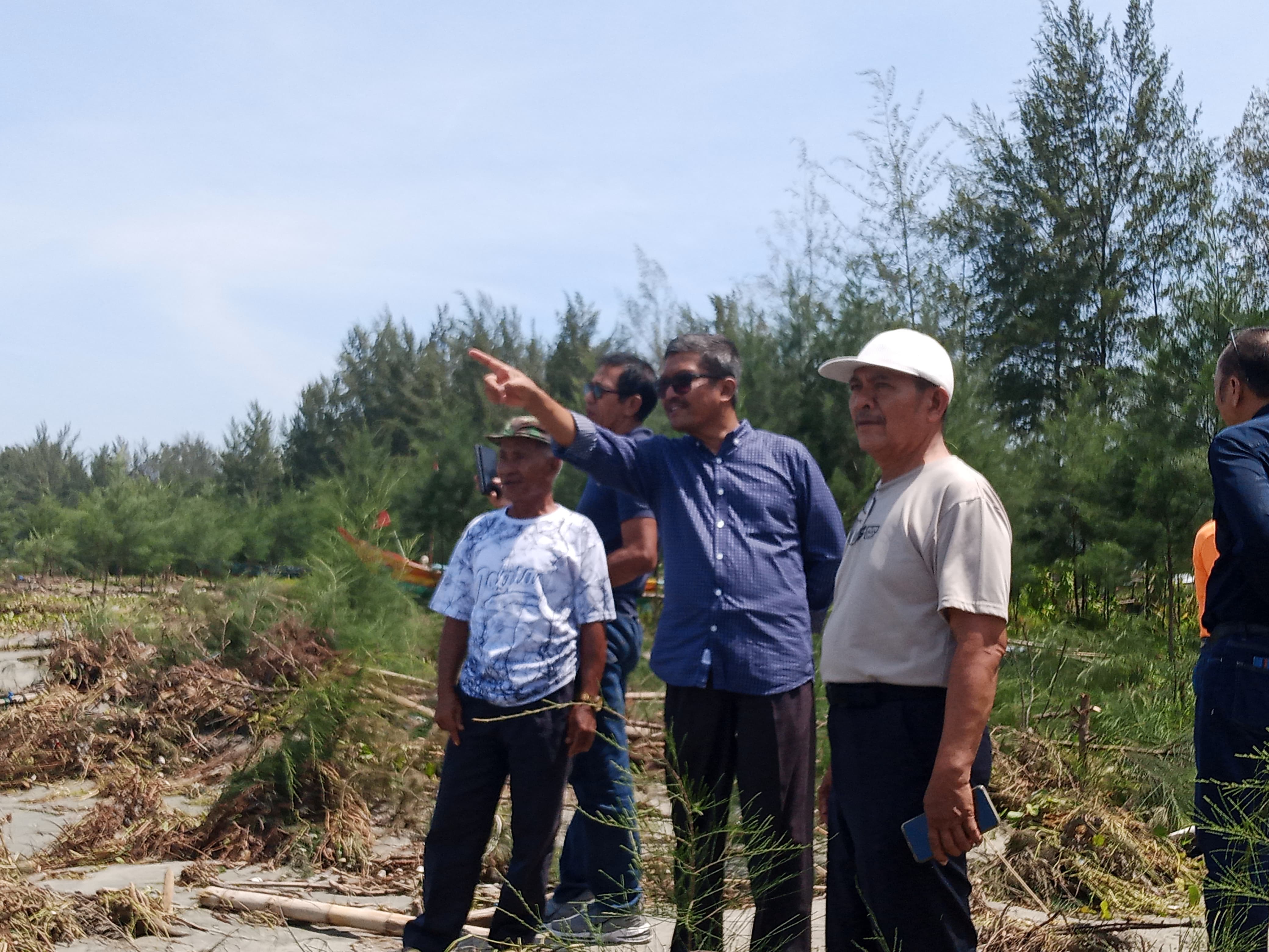 Sukatno Sambangi Nelayan Pemilik Kapal Terdampak Ombak Besar