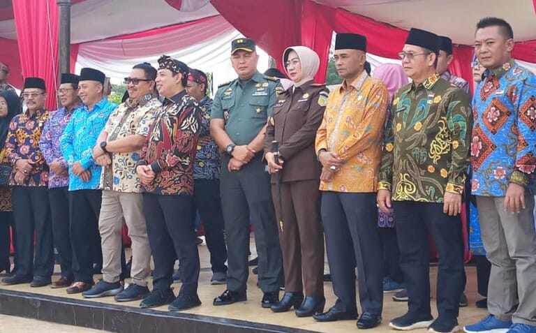 Ketua DPRD Kota Bengkulu, Hadiri Karnaval Batik Besurek di HUT kota ke 304