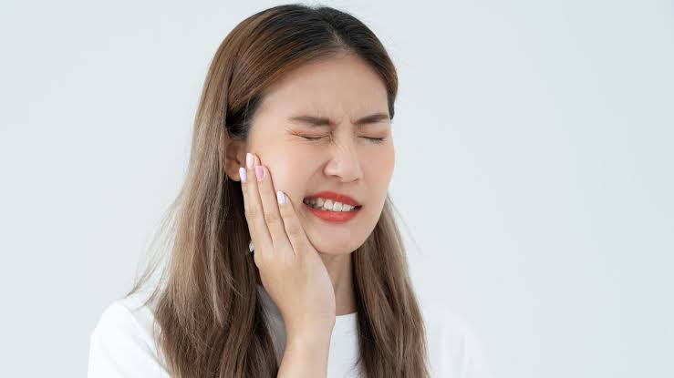 Pantang Mengonsumsi 5 Jenis Makanan Ini Saat Sakit Gigi, Cek Apa Saja di Sini!