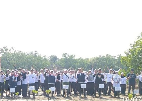 DLHK Provinsi Bengkulu Bersama Yayasan Insan Raflesia Madani Tanam 2.000 Bibit Mangrove