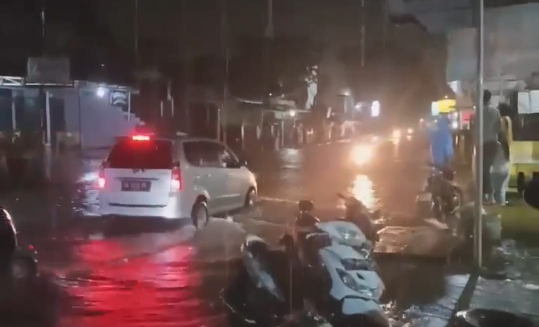 Hujan Deras, Rumah Warga Terendam Banjir dan Jalan Lintas Curup-Lebong Lumpuh Total