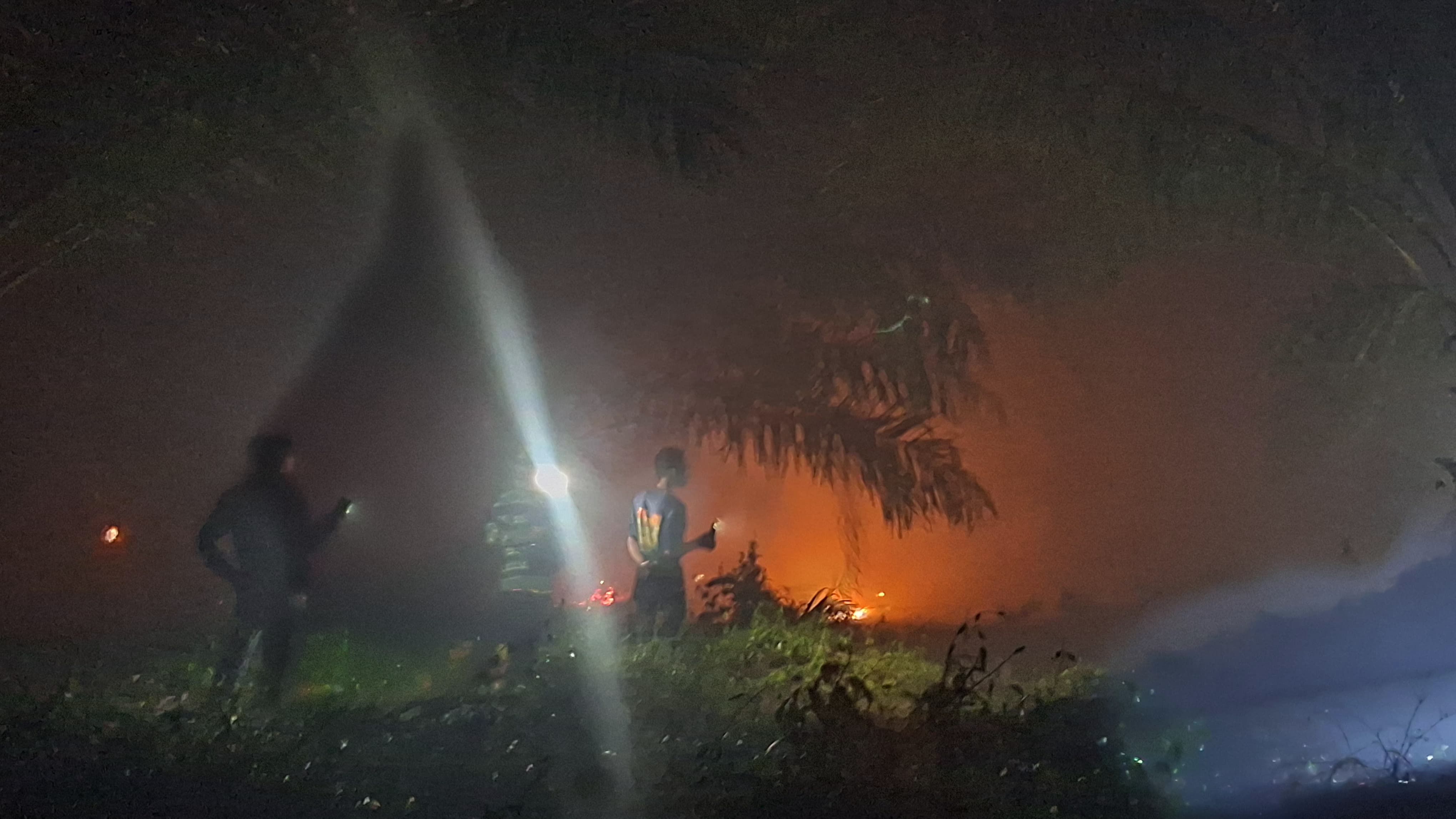 BREAKING NEWS: Kebakaran Lahan di Desa Rawa Mulya, Api Menyebar Cepat