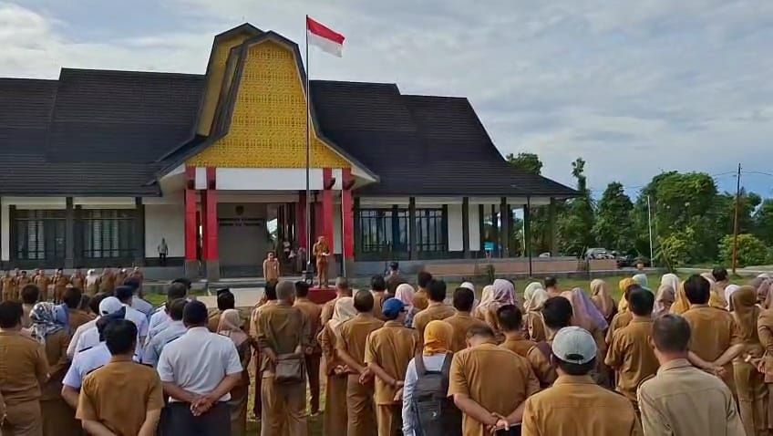 2 ASN Tertawa saat Apel, Bupati Bengkulu Tengah Marah Karena Tidak Dihargai