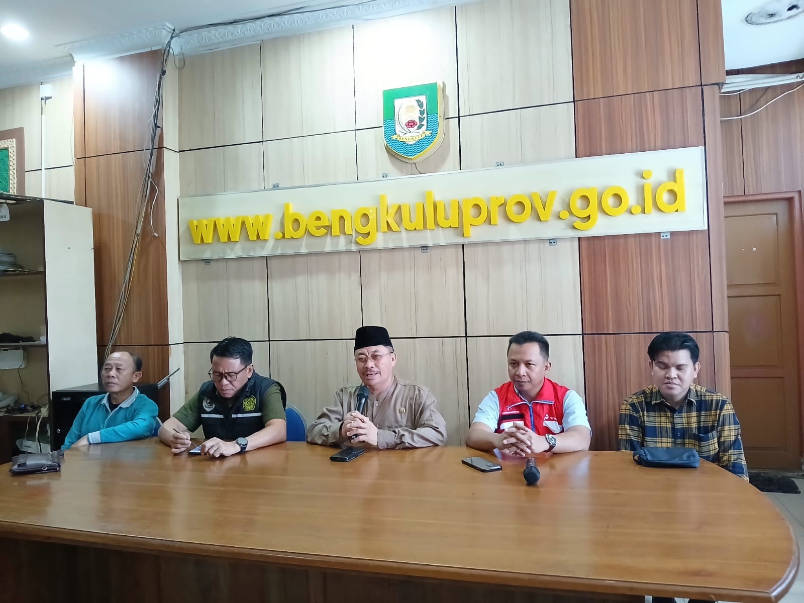 Antrean Mengular di SPBU Akibat Penyaluran Terlambat, BBM Bengkulu Disuplai 3 Provinsi Tetangga