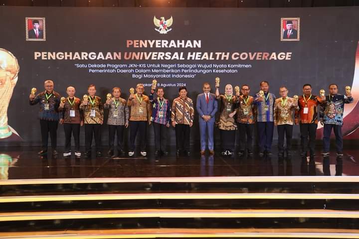 Bupati Kepahiang terima Penghargaan UHC Awards 2024 