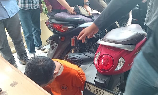 Pecandu Judi Online Gelapkan 2 Motor Tetangga Kos, Ditangkap Macan Ratu