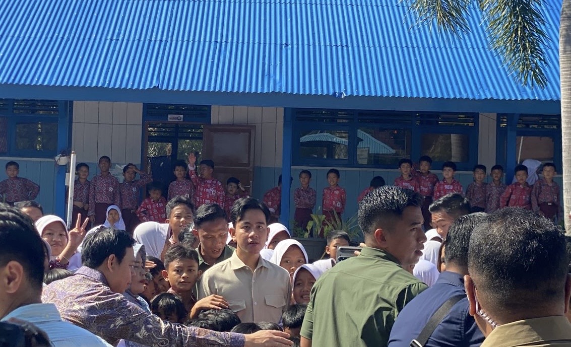 Wapres Gibran Tinjau MBG di SDN 61 Bengkulu, Beri Bantuan Fasilitas Sekolah 
