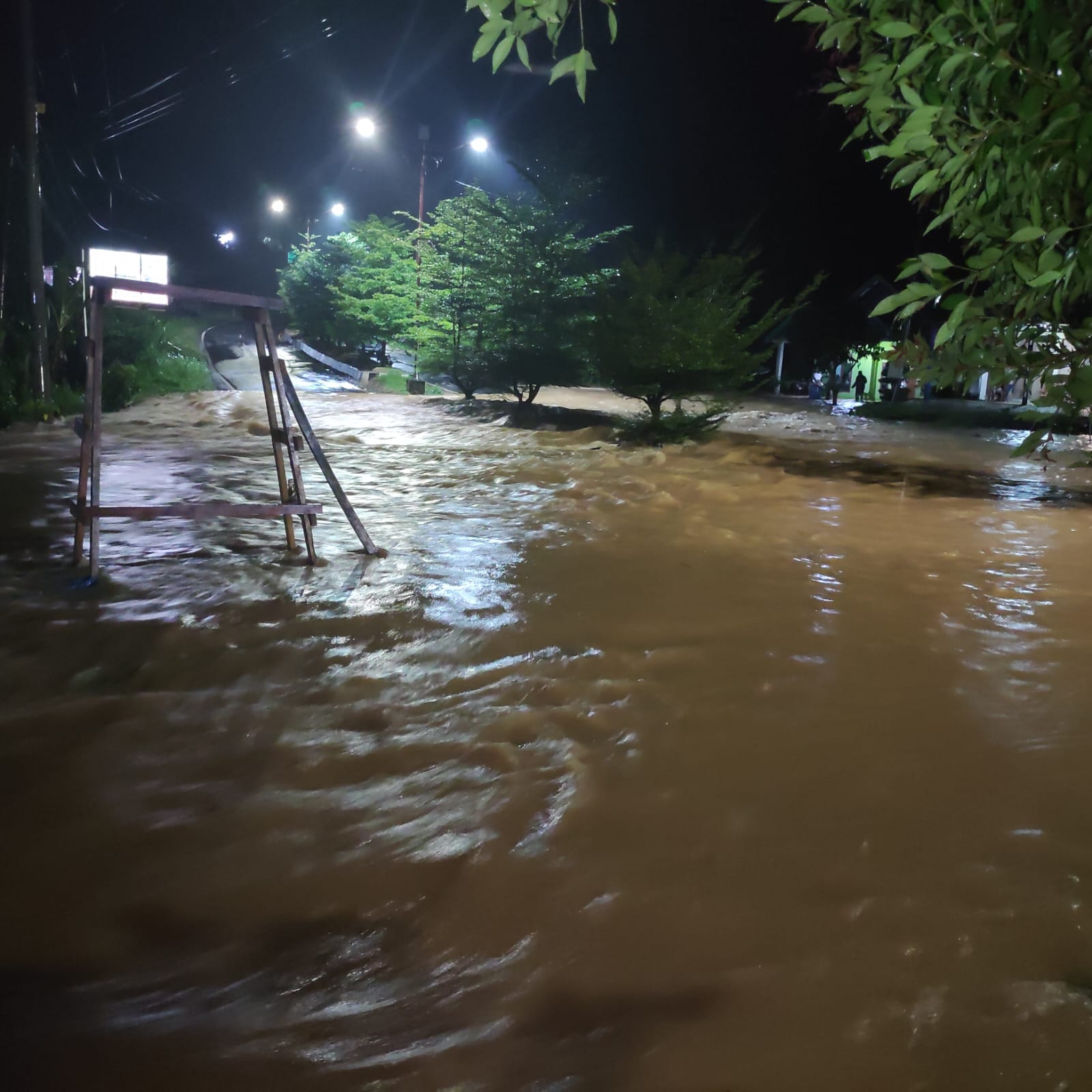 Diguyur Hujan hingga Dini Hari, Jalan Lintas Barat Seluma dan 4 Desa Terendam Banjir