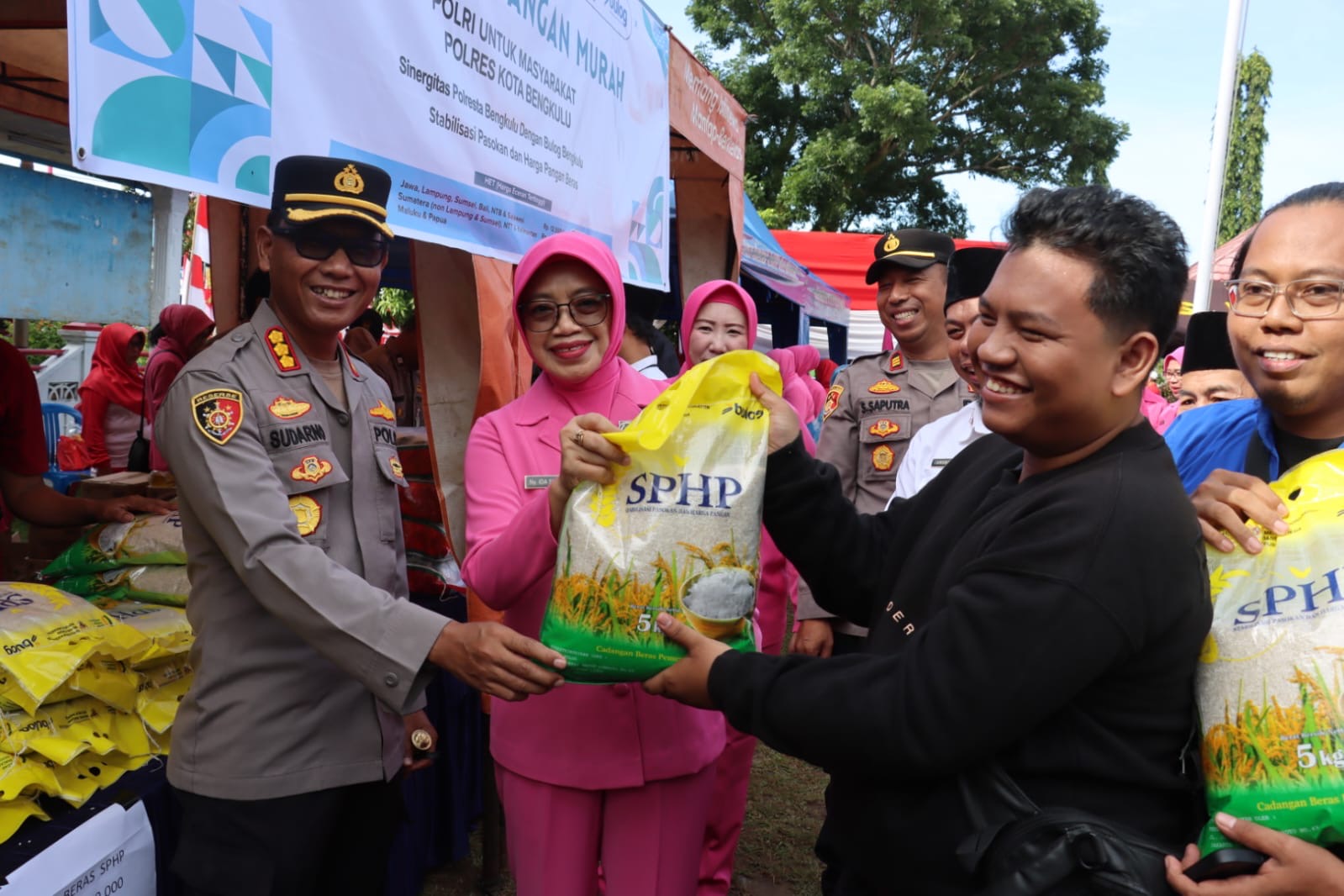 Polresta Bengkulu Gelar Pasar Murah, Warga Antusias Dapatkan Sembako Harga Terjangkau