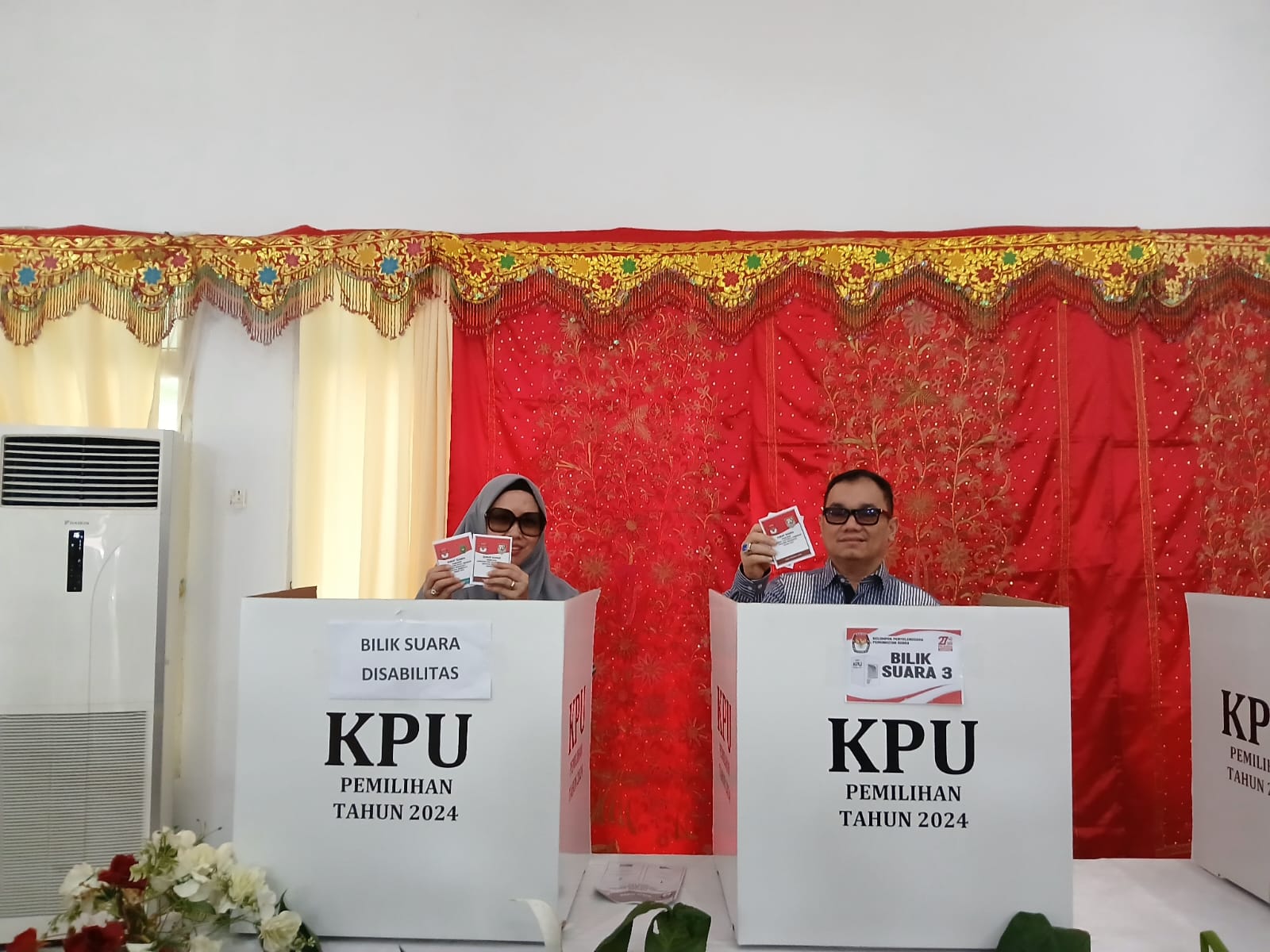 Anggota KPU RI Berikan Hak Suara pada Pilkada Bengkulu 2024