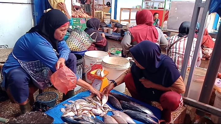 Harga Ikan Laut Naik akibat Cuaca Bengkulu Tak Menentu, Pedagang Keluhkan Sepi Pembeli