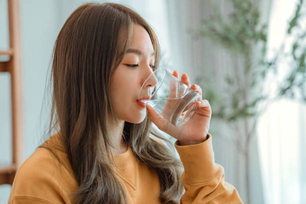 7 Manfaat Minum Air Putih di Malam Hari, Salah Satunya Mampu Meningkatkan Stamina Saat Bangun Tidur