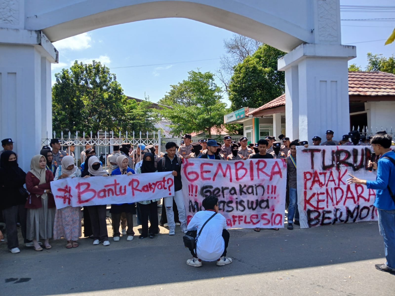 DPRD Bengkulu Terima Aspirasi Mahasiswa, Minta Penundaan Opsen Pajak Kendaraan