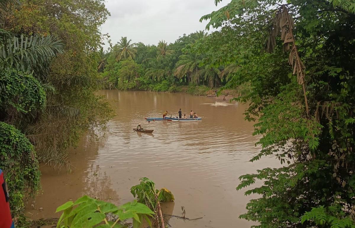 2 Warga Tenggelam di Sungai Pasar Bengkulu, Satu Masih dalam Pencarian