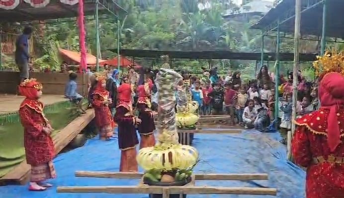 Edwar Samsi Hadiri Tradisi Sedekah Bumi 1 Suro di Desa Bukit Menyan Kepahiang 