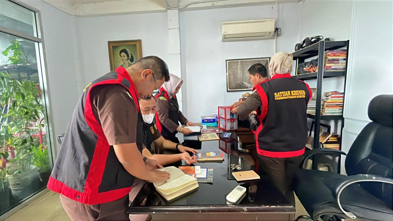 Dugaan Korupsi Labkes Rp2,7 Miliar, Kejari Geledah Kantor Dinkes Hingga Rumah Kontraktor