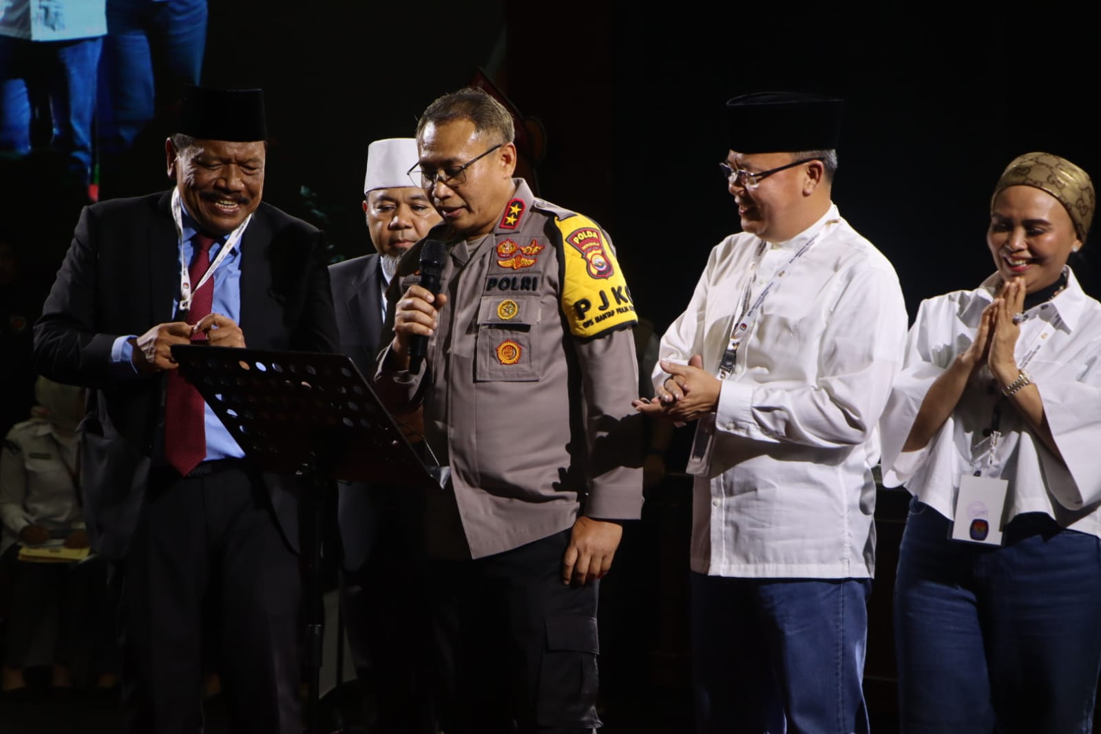 Malam Pengundian Nomor Urut, Kapolda Bengkulu Ajak Kedua Paslon Gubernur dan Wagub Nyanyi Bareng