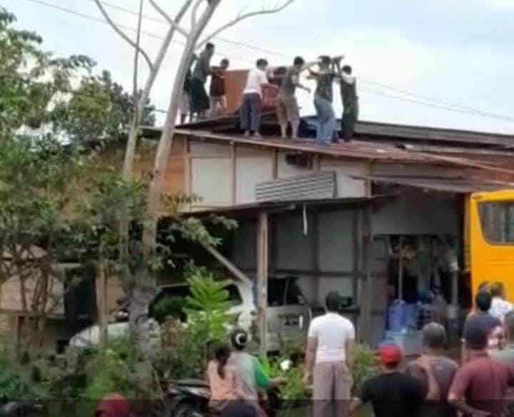 Warga Mekar Jaya Tewas Tersengat Listik, Saat Perbaiki Atap Rumah