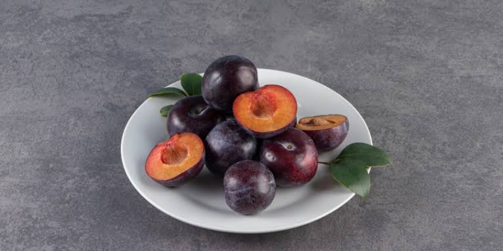 Secukupnya! Inilah Beberapa Efek Samping Konsumsi Buah Plum Secara Berlebihan