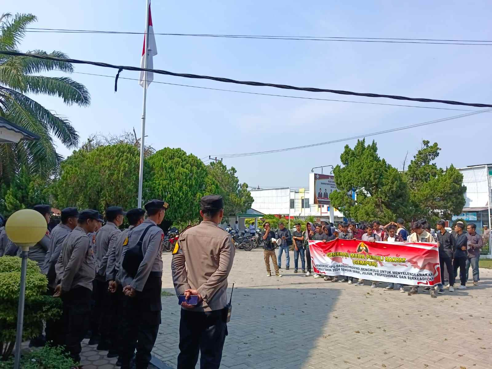 Gelar Aksi, Gempur Ingatkan KPU Profesional Selama Pelaksanaan Pemilu 2024 di Bengkulu