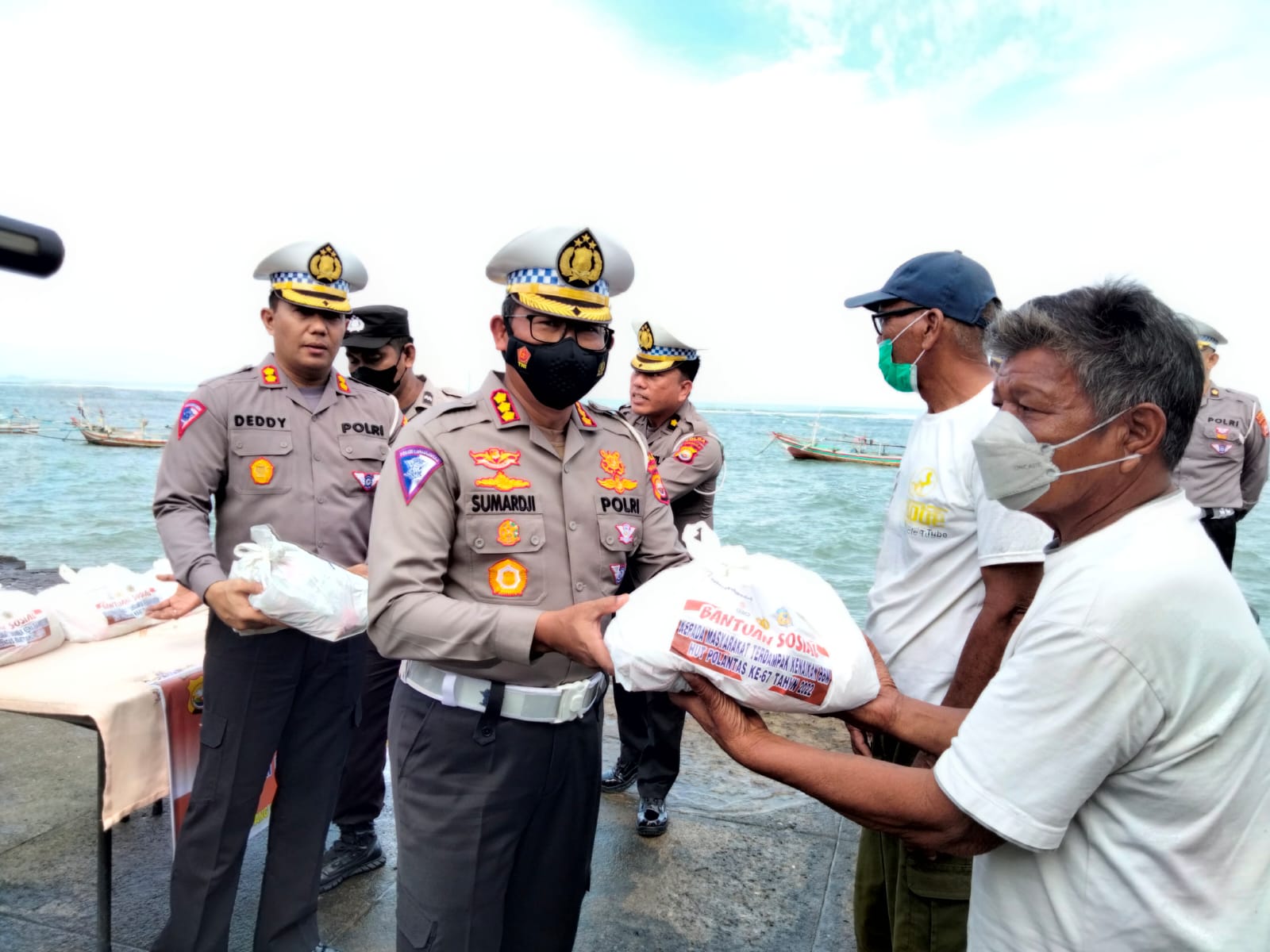 HUT Lalu Lintas Ke-67, Ditlantas Polda Bengkulu Bagi-bagi Sembako 