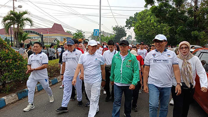 Dilepas Gubernur Rohidin, Ribuan Peserta Ikut Jalan Sehat Peringati HUT ke-22 Harian Rakyat Bengkulu