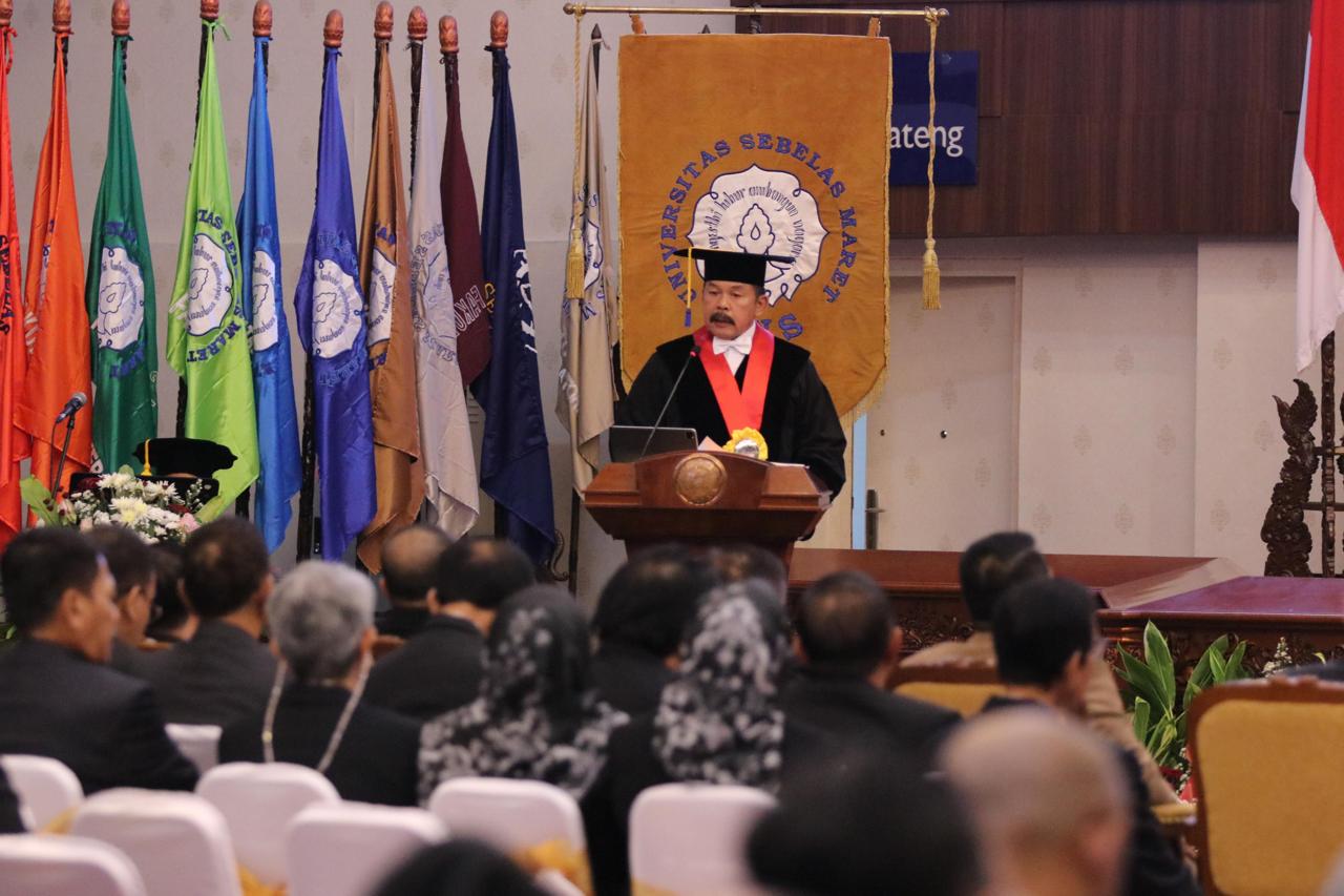 Jaksa Agung RI Beri Ulasan Orasi Ilmiah Pengukuhan Profesor Kehormatan Dr. Bambang Sugeng di UNS
