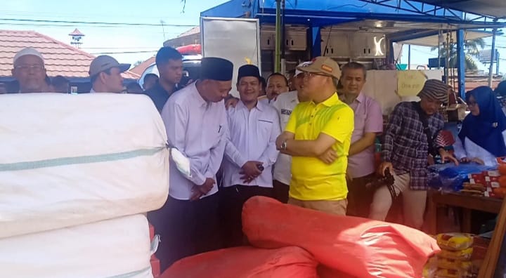 Gubernur Serahkan Bantuan Kepada Korban Kebakaran di Bengkulu Utara