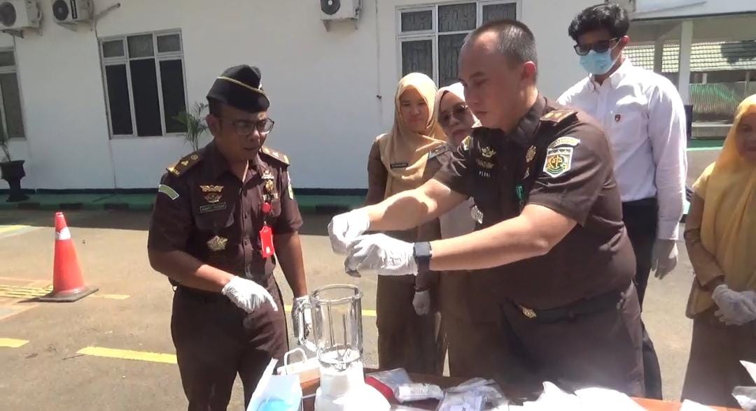Kejari Bengkulu Utara Musnahkan 55 Alat Bukti
