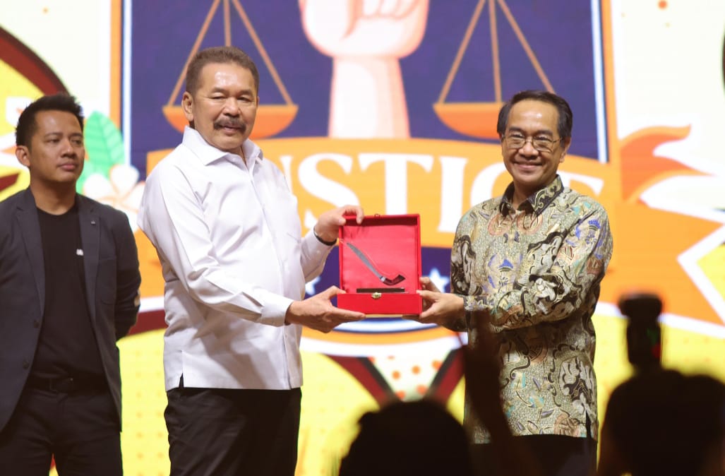 Sound of Justice 2024: Jaksa Agung RI Terima Penghargaan dari Jaksapedia dan Universitas Hasanuddin 