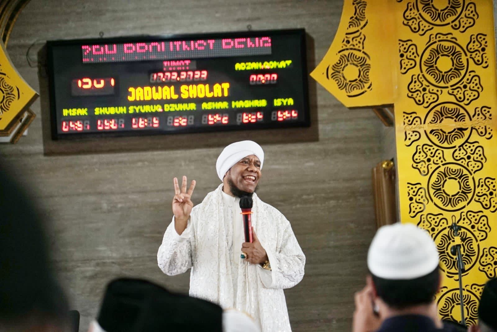 Peringati Isra Miraj di Bengkulu, Ini Kata Ustadz Fadlan Garamatan