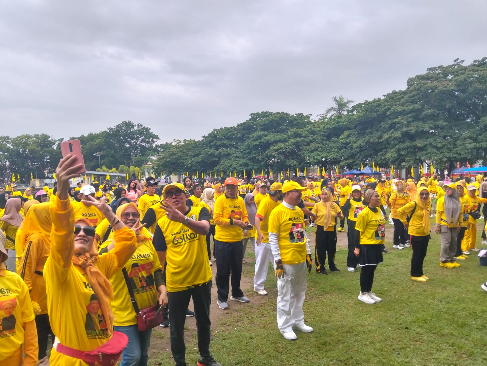 Ribuan Masyarakat Hadiri HUT Partai Golkar ke-60 di Lapangan Merdeka Bengkulu