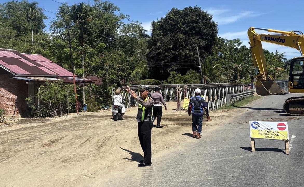 Proyek Jembatan Tanjung Aur Senilai Rp5,6 Miliar Dimulai, Skema Buka-Tutup Diberlakukan