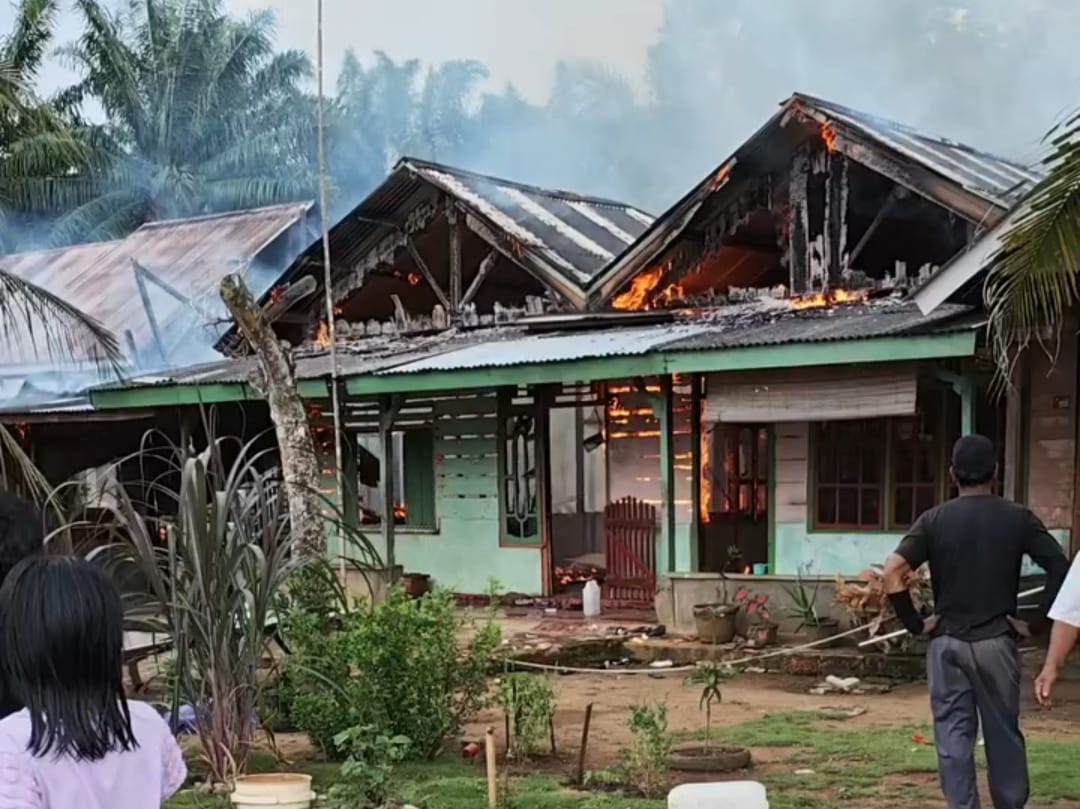 Duka di Desa Arga Mulya: 3 Keluarga Kehilangan Tempat Tinggal Akibat Kebakaran Sore Tadi