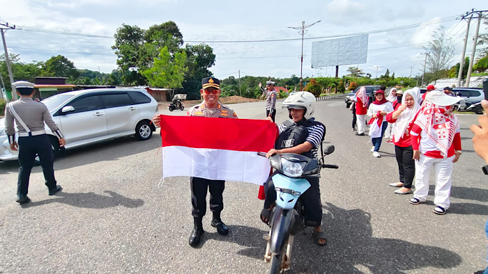 1.000 Bendera Merah Putih Dibagikan Gratis, Pemkab Seluma Ajak Warga Pasang di Rumah