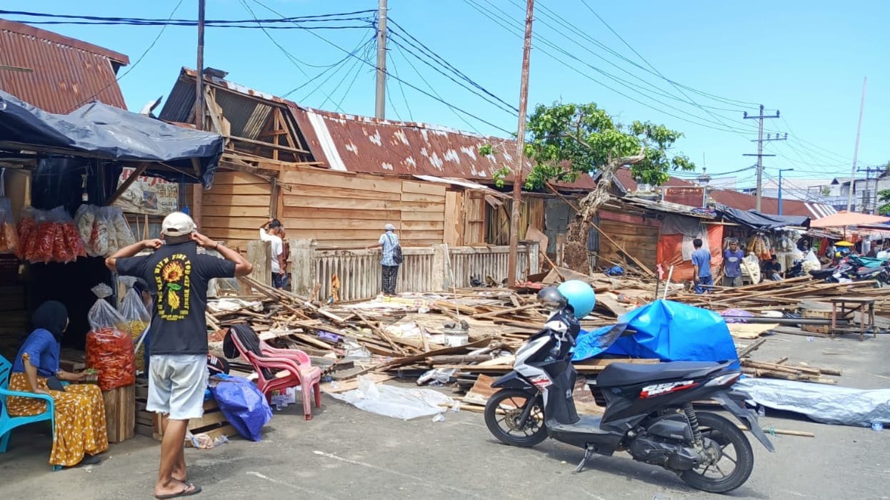 Pemkot Bengkulu Tertibkan PKL Berjualan di Trotoar Kawasan Pasar Panorama