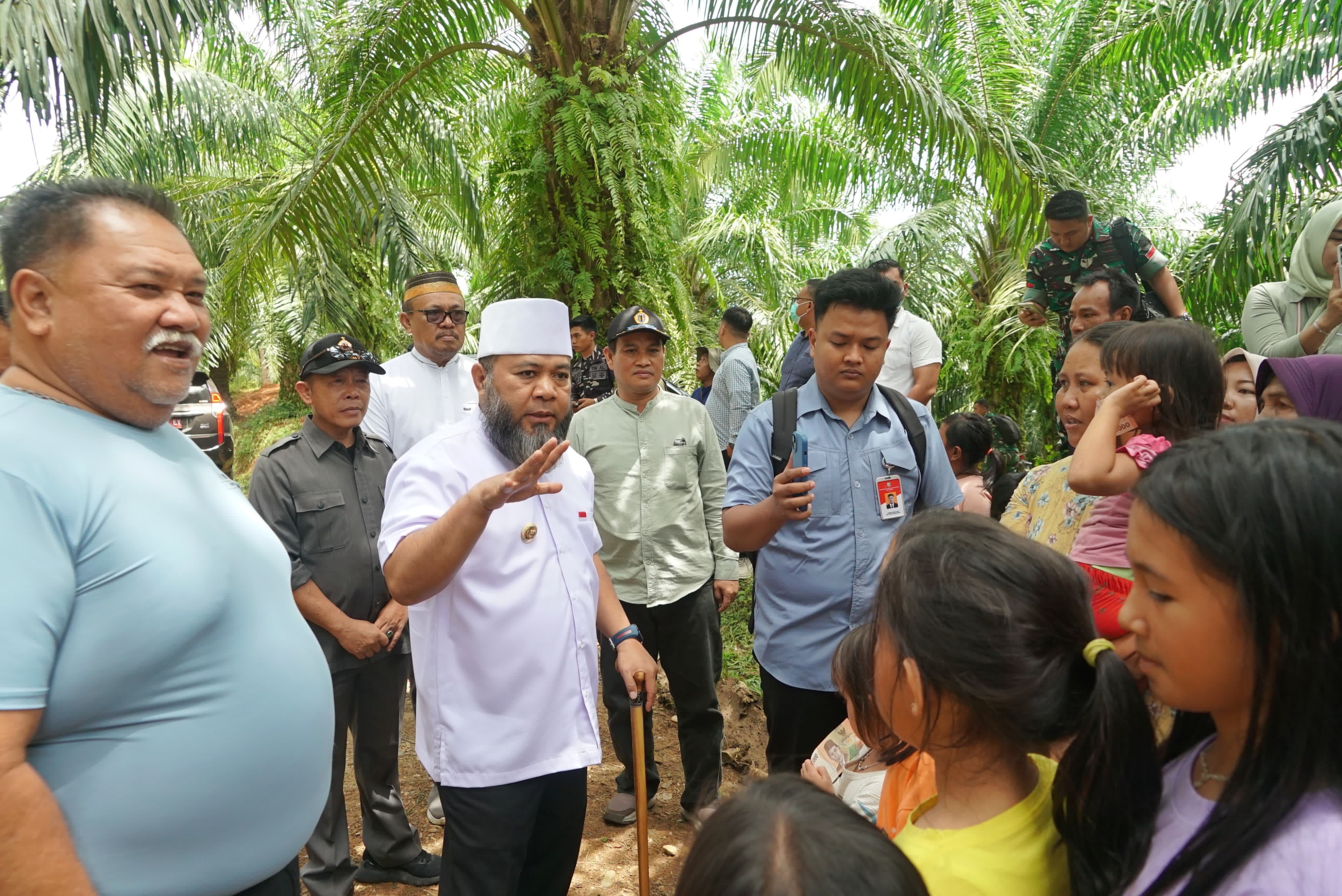 Warga Bersyukur Jalan TMMD Dibangun, Helmi Hasan Pastikan Program Terus Berlanjut
