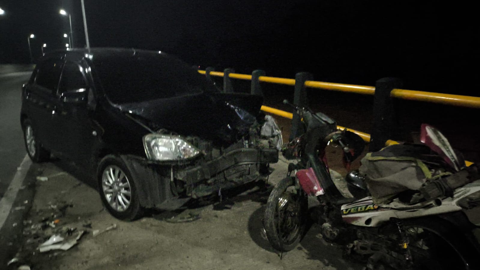 Adu Kambing Mobil Vs Motor di Jembatan Elevated DDTS, 1 Orang Dilarikan ke Rumah Sakit