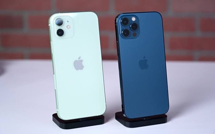 Lebih Worth It iphone 12 atau iphone 12 pro? Ini Perbandingan Spesifikasi dan Harga Terbarunya per Maret 2024