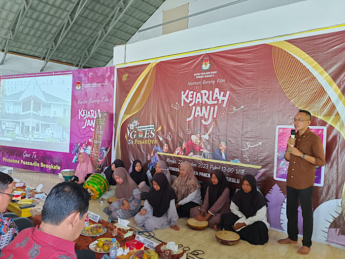 KPU Bengkulu Goes To Pesantren Sosialisasi Pemilih Pemula Melalui Nobar 'Kejarlah Janji'