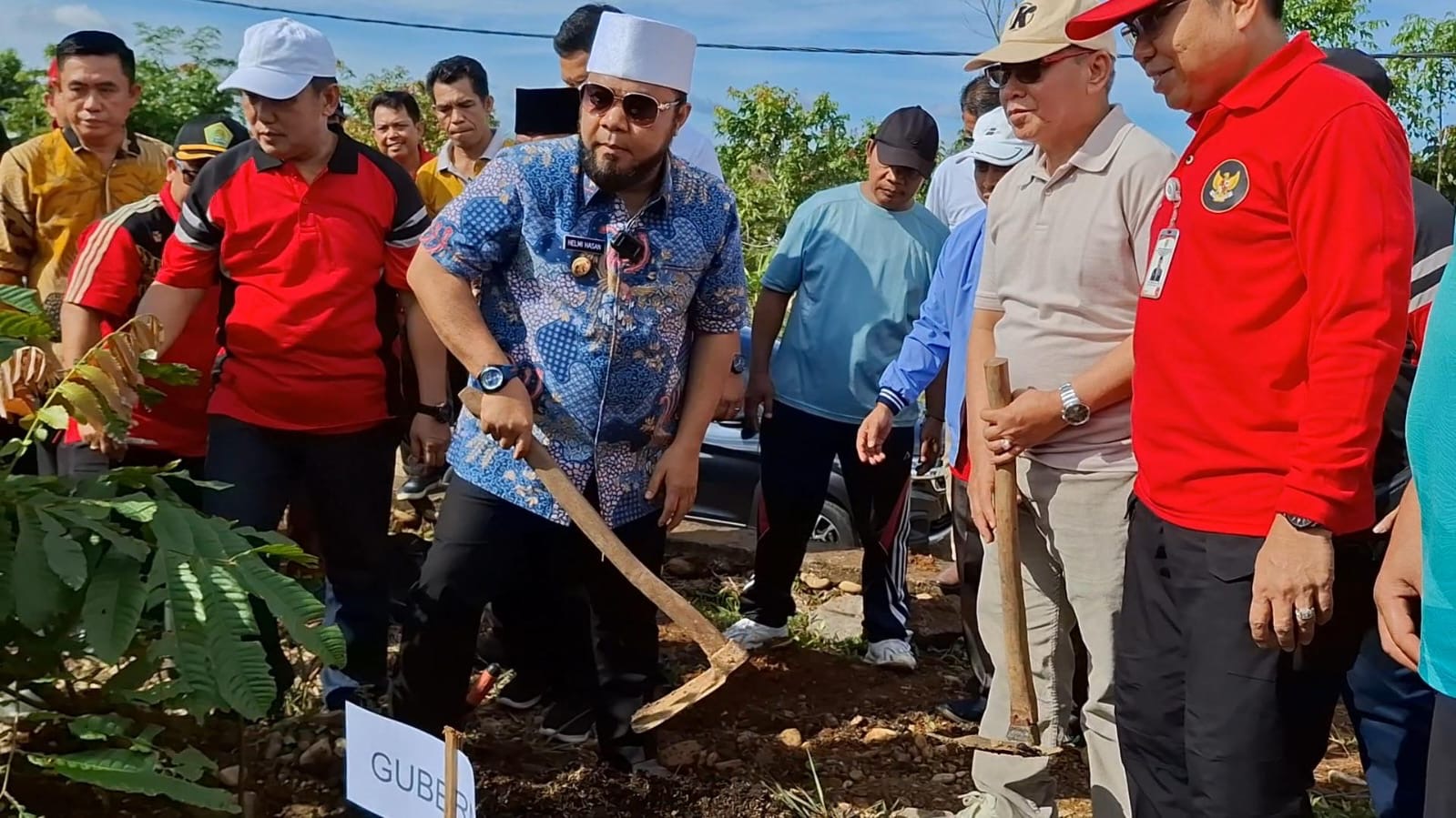 Dukung Program Asta Protas, Gubernur dan Kanwil Kemenag Provinsi Bengkulu Tanam 120 Batang Pohon Matoa